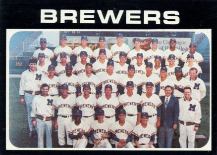 1971 Topps Milwaukee Brewers Team #698 Baseball Card