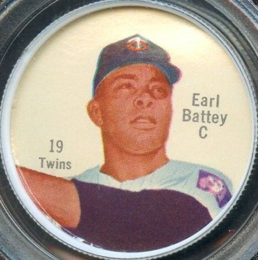 1962 Salada-Junket Coin Earl Battey #19 Baseball Card